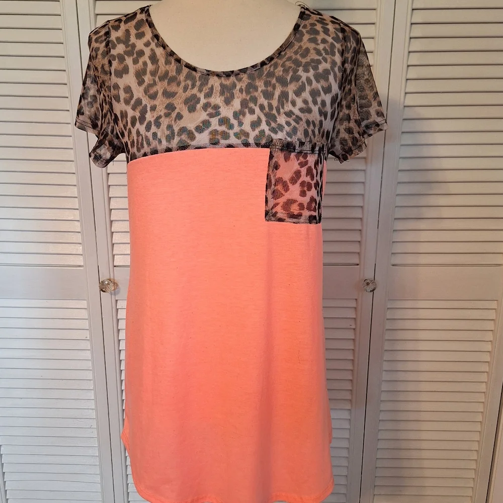 Leopard Print Coral Women's Top Medium *C5 - Picture 2 of 4